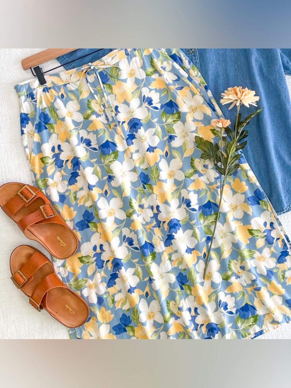 Vintage floral midi skirt.